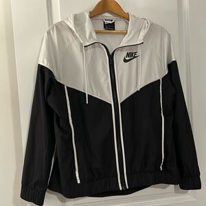 Women’s Nike windbreaker zip up size large